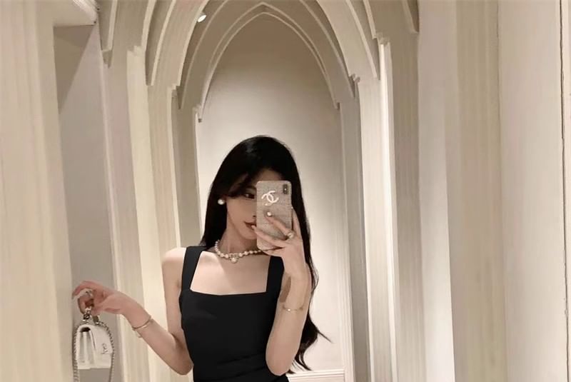 Sleeveless Square Neck Ruched Sheath Midi Dress Plain