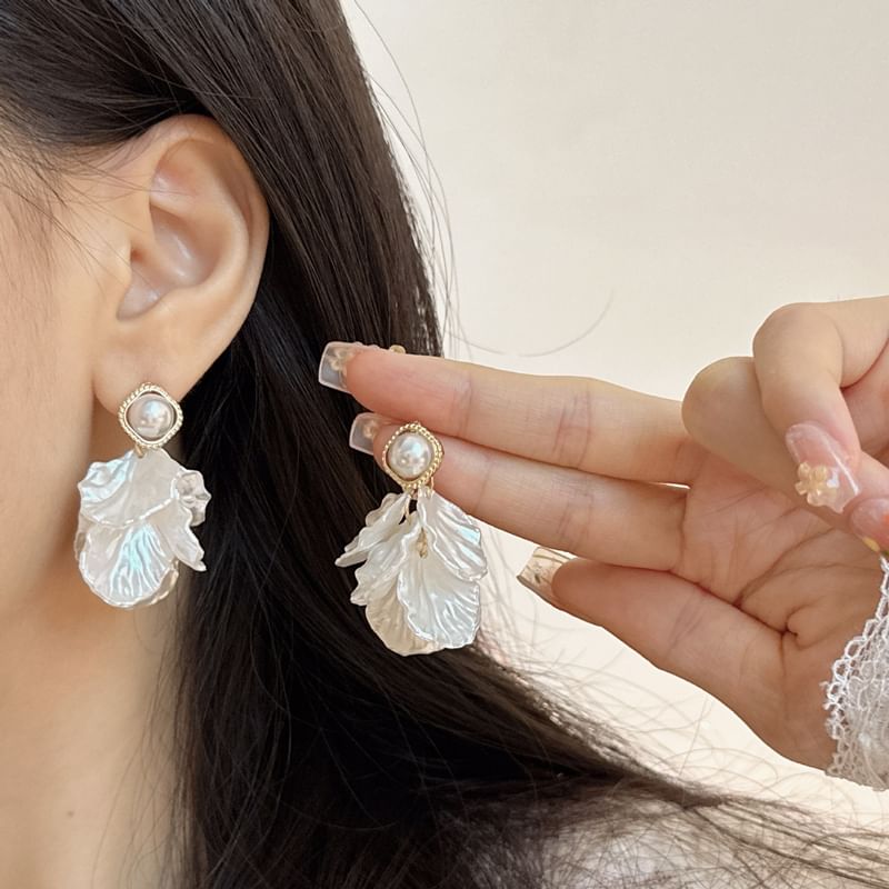Alloy Chandelier Petal Earring Faux Pearl
