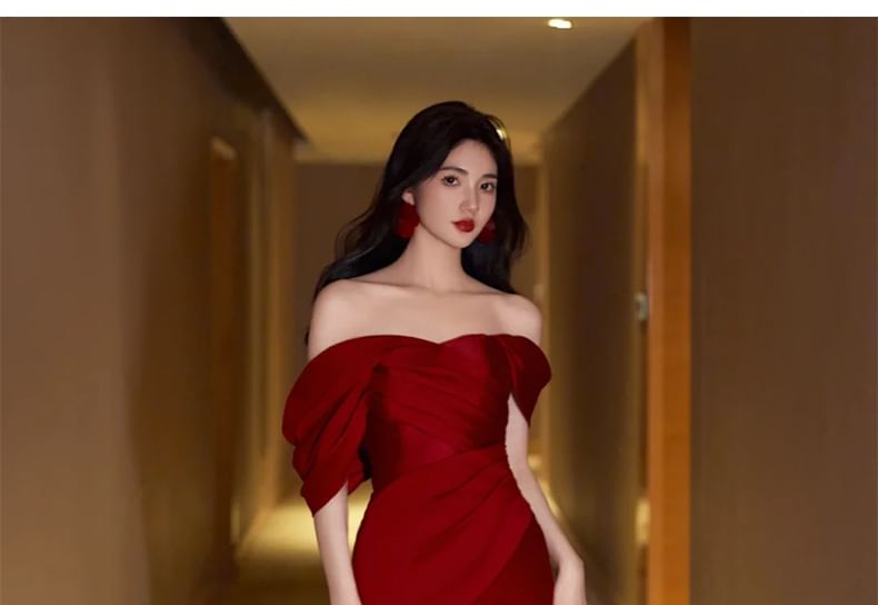 Short-Sleeve Off Shoulder Plain Ruched Satin Trumpet Evening Gown