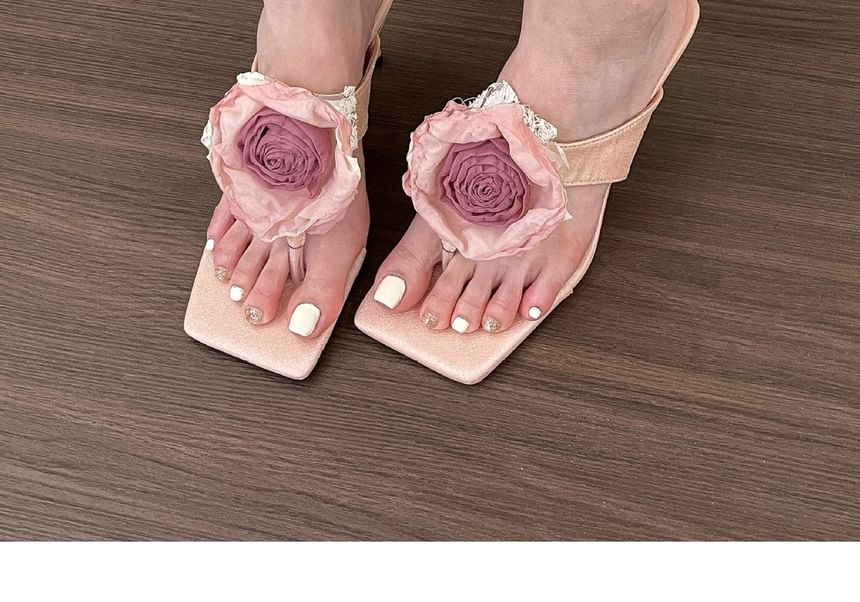 Flops Low Heel Accent Flip Flower