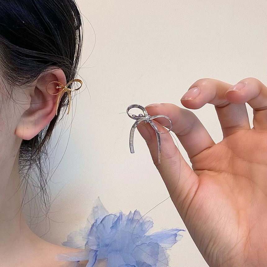 Snake Bow Chain Ear Cuff