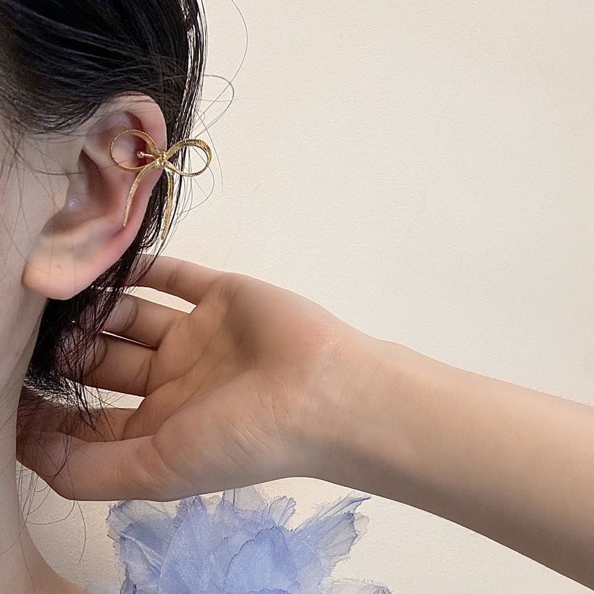 Snake Bow Chain Ear Cuff