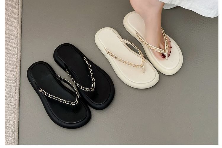 Chain Detail Flip-Flops