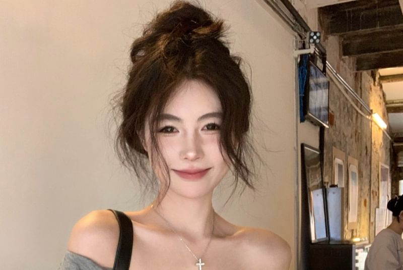 Plain T-Shirt Shoulder Twist Off