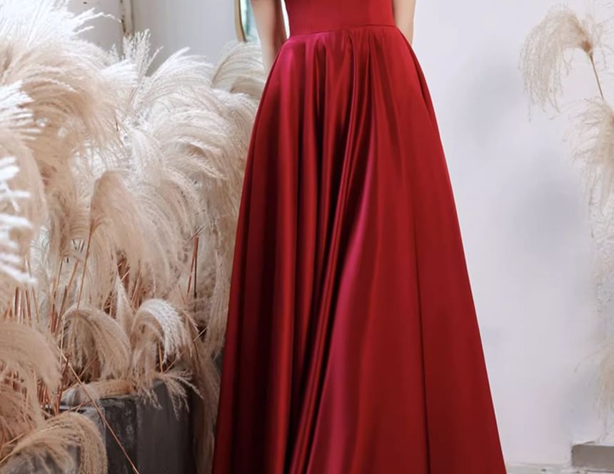 Short-Sleeve V-Neck Beaded Ribbon A-Line Evening Gown / Dress