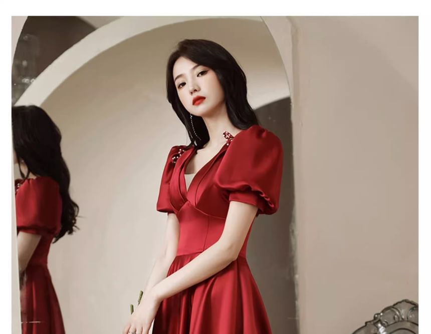 Short-Sleeve V-Neck Beaded Ribbon A-Line Evening Gown / Dress