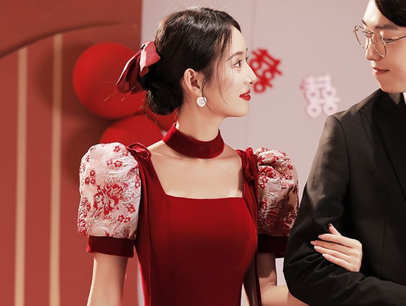 Short-Sleeve Square Neck Lace A-Line Evening Gown