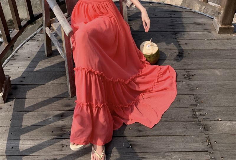 Robe longue à volants et découpes unies