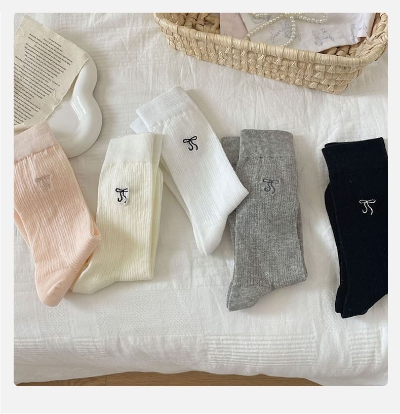 Bow Embroidered Socks Set