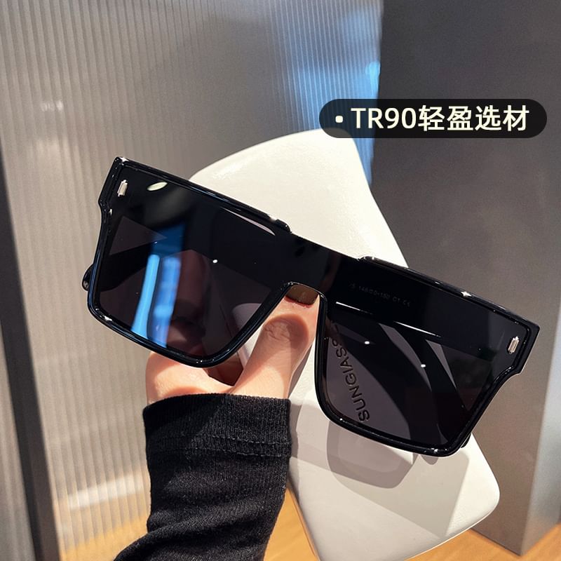 One Sunglasses Piece