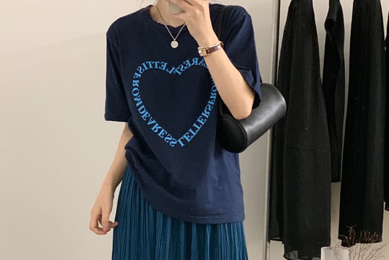 Short-Sleeve Crewneck Lettering Tee / High Rise Midi Pleated Skirt