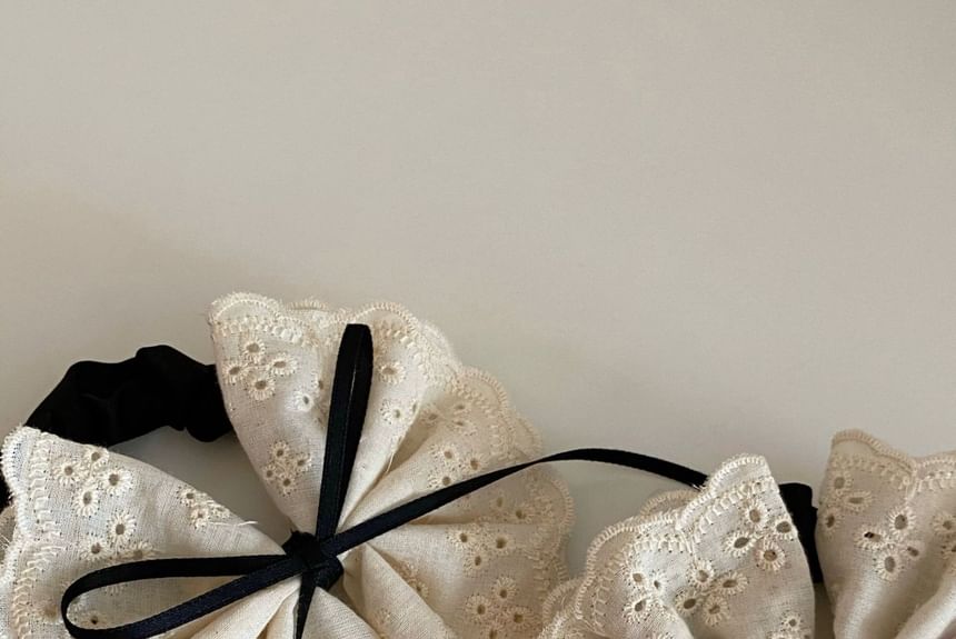 Bow Lace Scrunchie