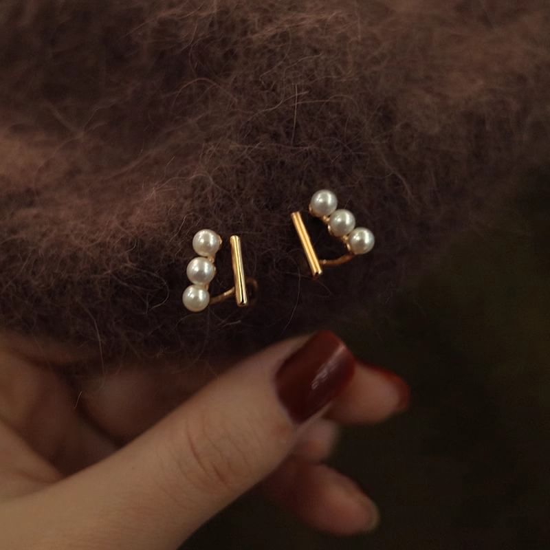Faux Earring Pearl Stud