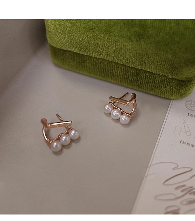 Faux Earring Pearl Stud