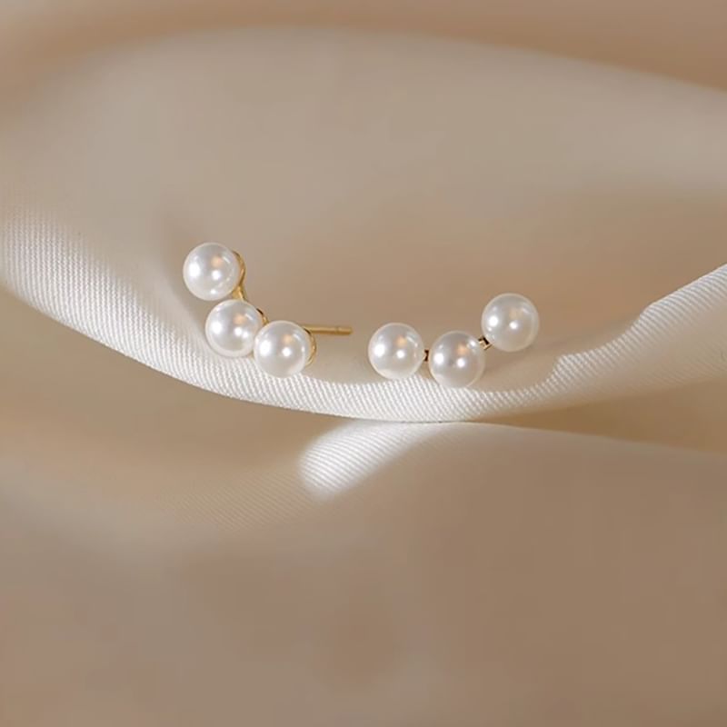 Faux Pearl Stud Earring