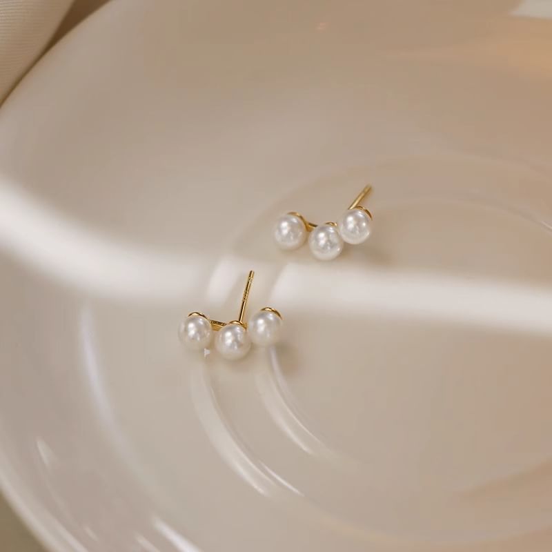 Faux Pearl Stud Earring