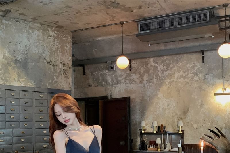 Spaghetti A-Line Plain Evening Strap V-Neck Gown