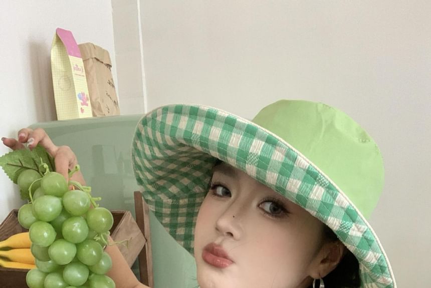 With Bucket Chin Gingham Hat Strap