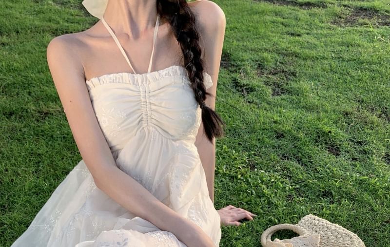 Neckholder-Ausschnitt mit offenem Rücken, Midi A