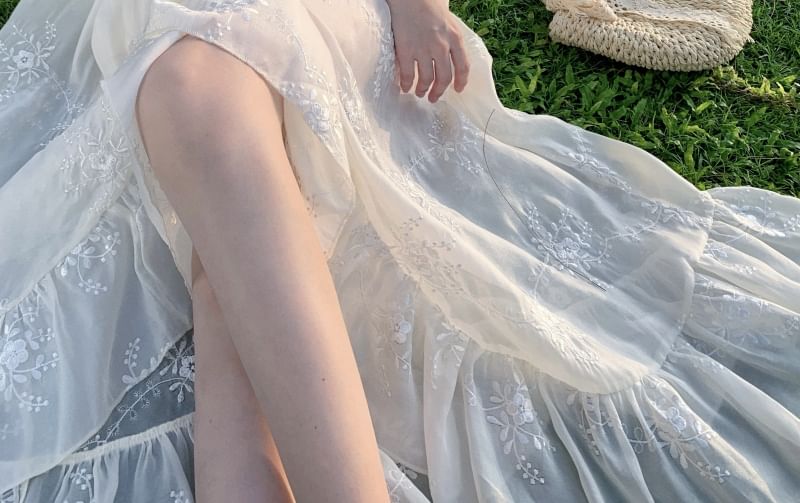 Neckholder-Ausschnitt mit offenem Rücken, Midi A