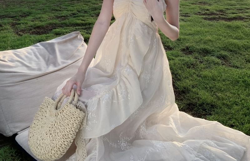 Neckholder-Ausschnitt mit offenem Rücken, Midi A