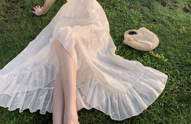 Neckholder-Ausschnitt mit offenem Rücken, Midi A