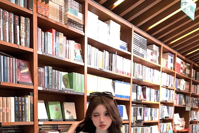 Lettering Tank Neck Crop Cowl Choker-Neck Top