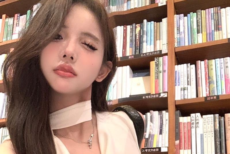 Lettering Tank Neck Crop Cowl Choker-Neck Top