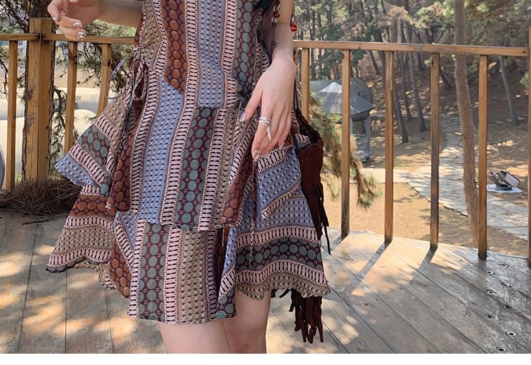 Mini robe à volants avec cordon de serrage et imprimé à bretelles spaghetti