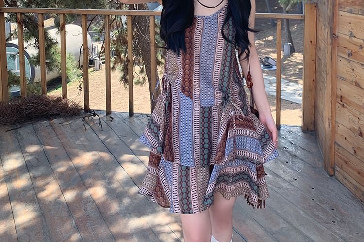 Mini robe à volants avec cordon de serrage et imprimé à bretelles spaghetti