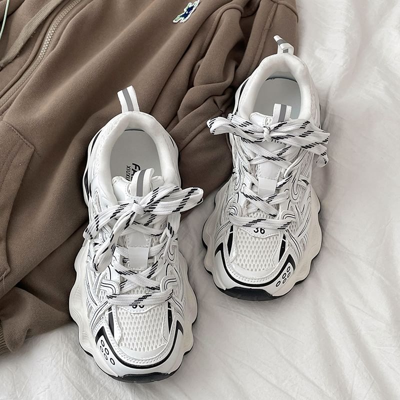 Dentelle à bordure contrastante