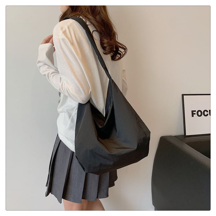 Plain Zip Shoulder Bag