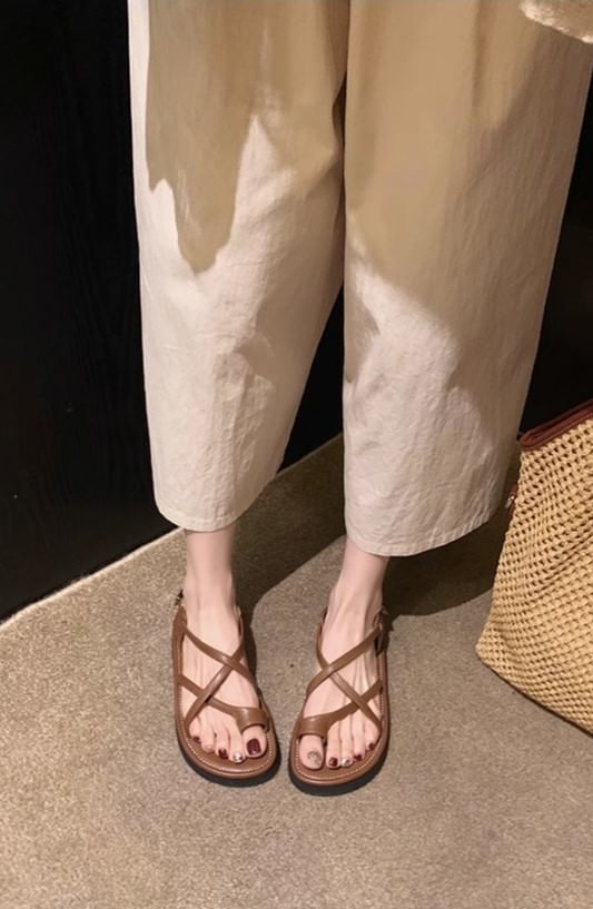 Loop Criss Toe Sandals Platform Cross