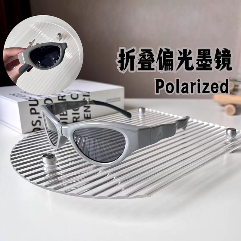 Case / Cat Eye Sunglasses