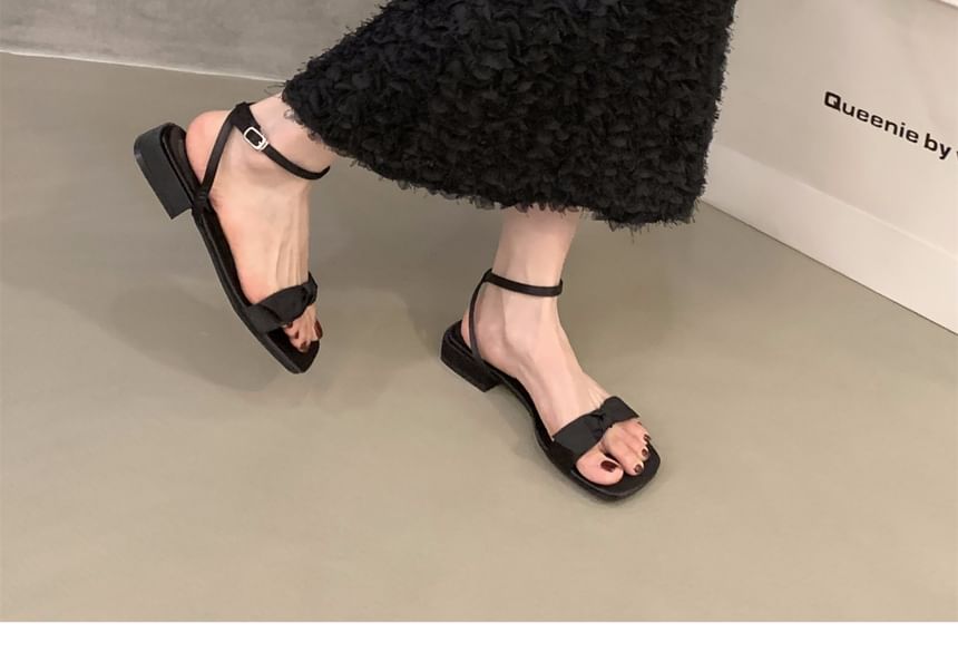 Square-Toe Bow Low Heel Sandals