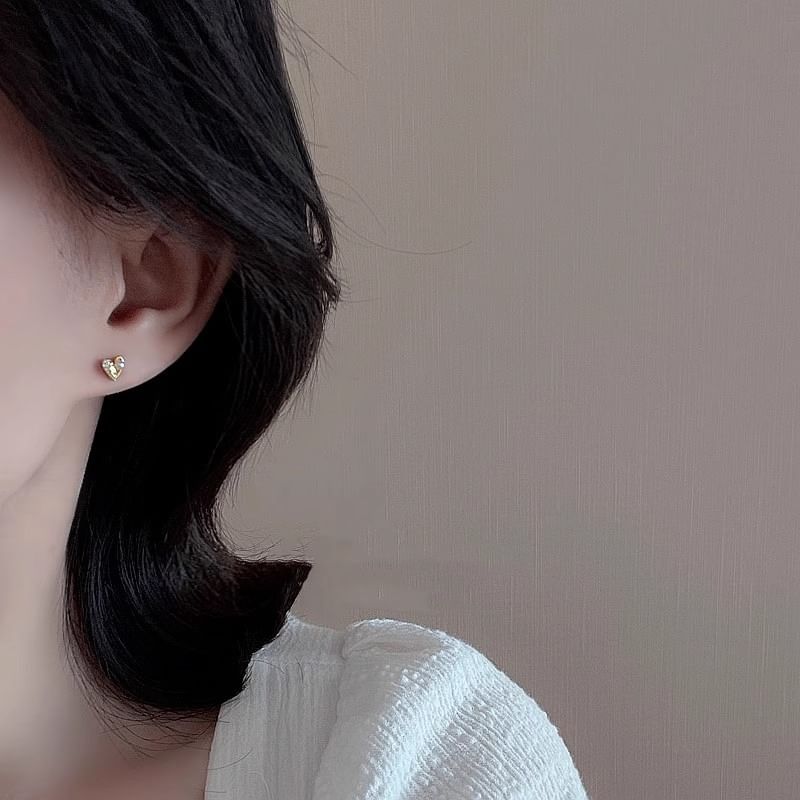 Rhinestone Stud Heart Ear
