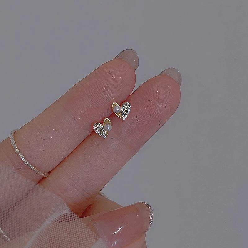 Rhinestone Stud Heart Ear