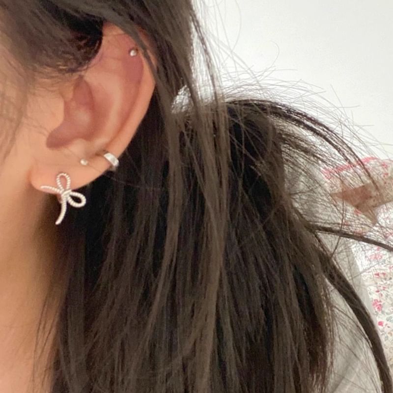 Stud Ribbon Ear