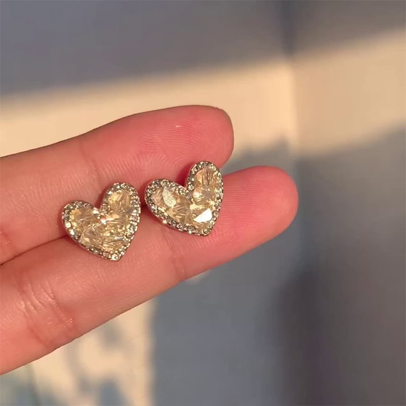 Boucle d'oreille à tige en forme de cœur avec strass