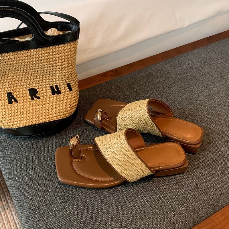 Loop Chunky Sandals Straw Metal Toe Square Accent Heel