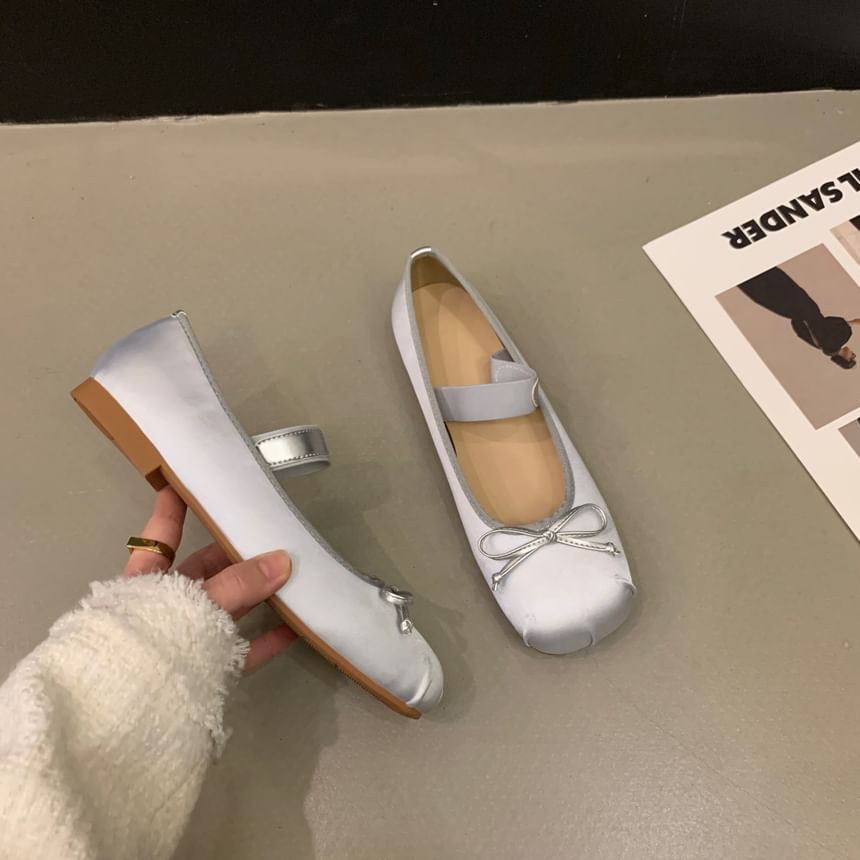 Mary Toe Square Jane Flats Bow
