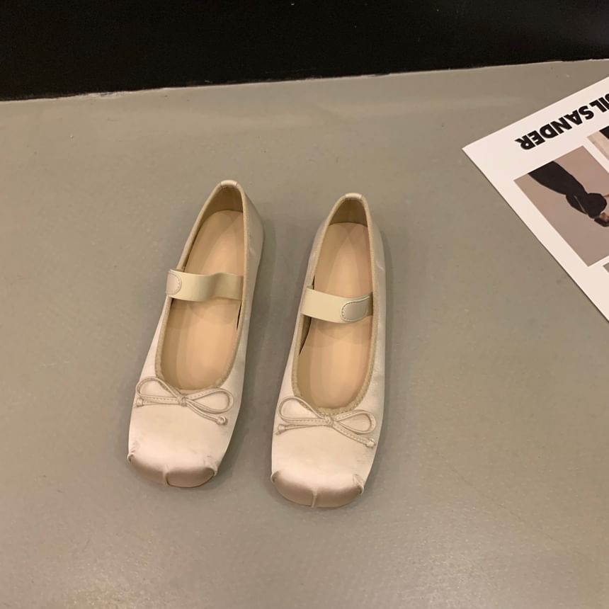 Mary Toe Square Jane Flats Bow