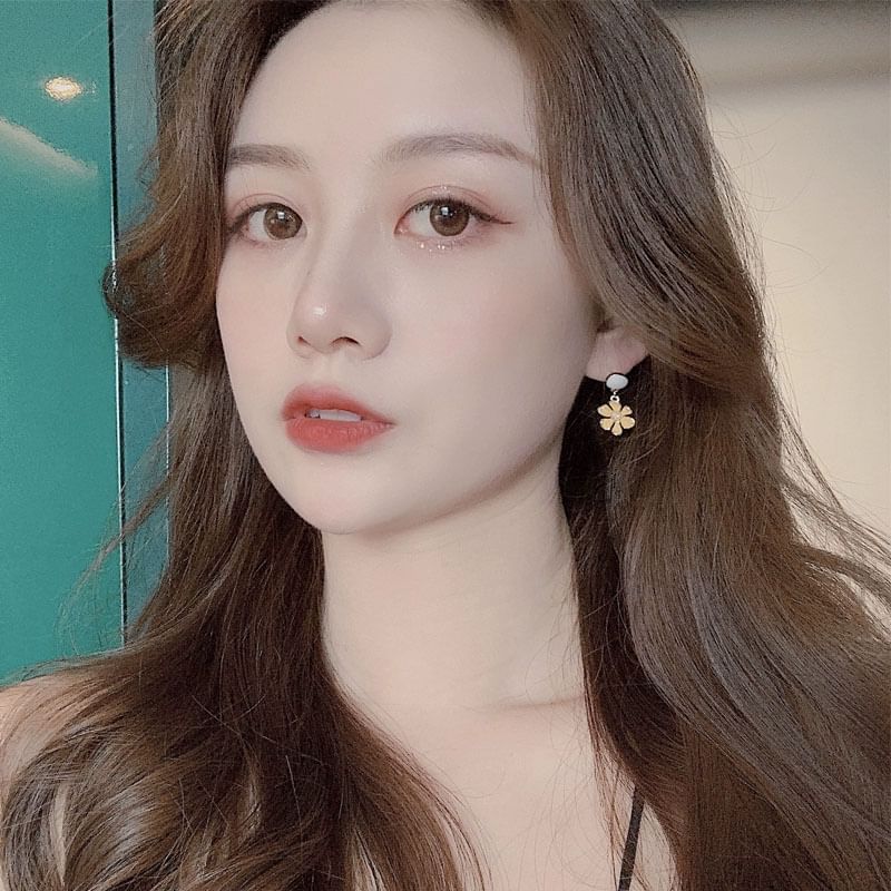 On Flower / Earring Drop Clip