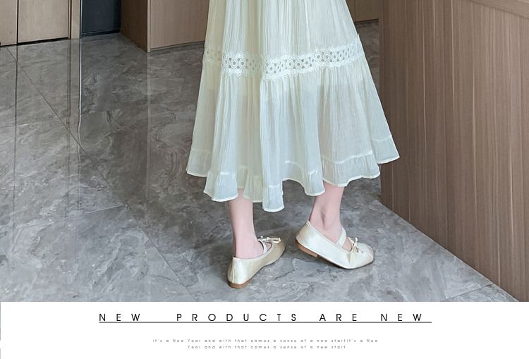 Hohe Taille, schlichtes Spitzenpanel, Midi A