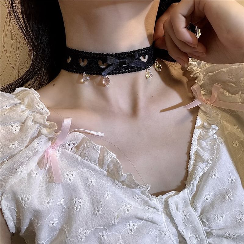 Accent Choker Heart Ribbon Cutout