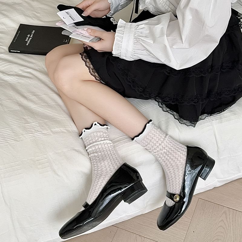 Einfarbige Socken mit gekräuseltem Rand