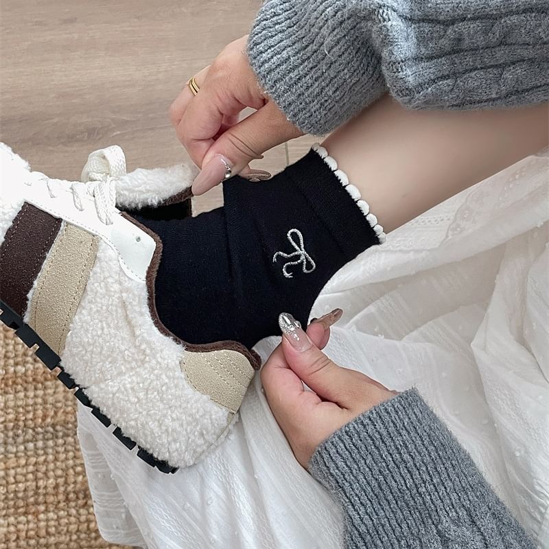 Bowknot Embroidered Crew Socks