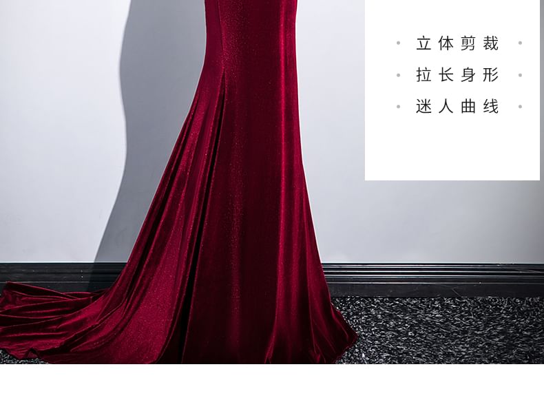 Short-Sleeve Sweetheart Neckline Trained Velvet Sheath Evening Gown