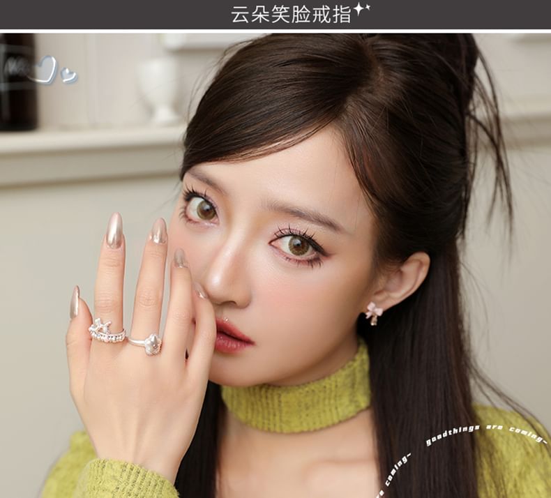 Flower Open Ring Face Smiley