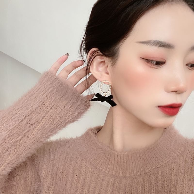 Clip Dangle / On Ribbon Earring